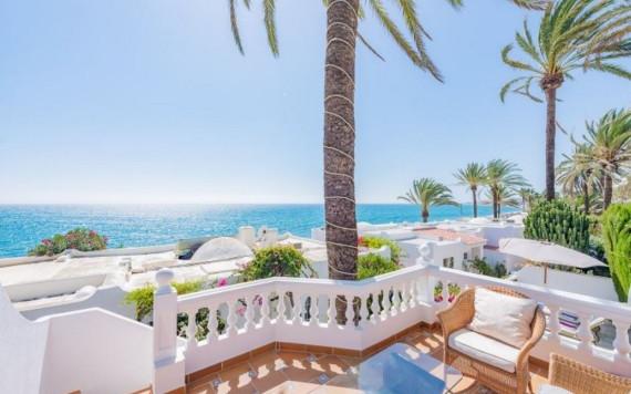 Right Casa Estate Agents Are Selling 829031 - Townhouse For sale in Oasis Club, Marbella, Málaga, Spain