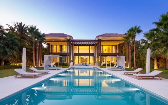 Right Casa Estate Agents Are Selling 834613 - Villa en venta en La Cerquilla, Marbella, Málaga, España