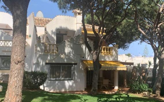 Right Casa Estate Agents Are Selling 842330 - Pareado en venta en Cortjo de Calahonda, Mijas, Málaga, España