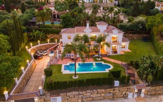 Right Casa Estate Agents Are Selling 847347 - Villa en venta en El Paraiso Alto, Estepona, Málaga, España
