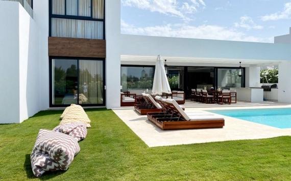 Right Casa Estate Agents Are Selling 847353 - Villa en venta en El Paraiso, Estepona, Málaga, España