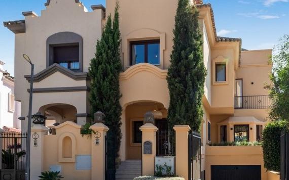 Right Casa Estate Agents Are Selling 851228 - Villa en venta en Nueva Andalucía, Marbella, Málaga, España