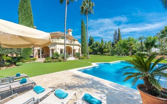 Right Casa Estate Agents Are Selling 852177 - Villa For sale in Las Brisas, Marbella, Málaga, Spain
