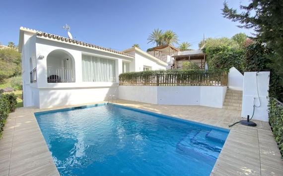 Right Casa Estate Agents Are Selling 853424 - Villa For sale in El Rosario, Marbella, Málaga, Spain