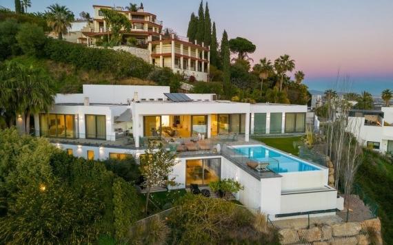 Right Casa Estate Agents Are Selling 864467 - Villa For sale in El Herrojo Alto, Benahavís, Málaga, Spain