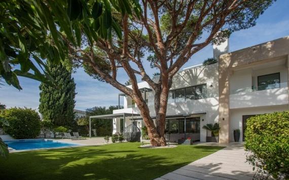 Right Casa Estate Agents Are Selling 879950 - Villa en venta en Golden Mile, Marbella, Málaga, España