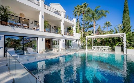 Right Casa Estate Agents Are Selling 901791 - Villa For sale in Benahavís, Málaga, Spain