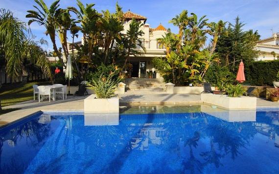 Right Casa Estate Agents Are Selling 626810 - Villa For rent in Las Chapas, Marbella, Málaga, Spain