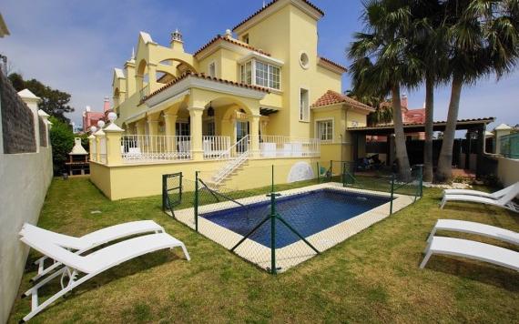 Right Casa Estate Agents Are Selling 652586 - Villa For rent in La Pepina, Marbella, Málaga, Spain