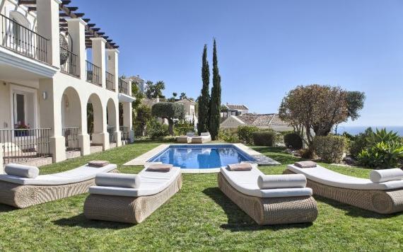Right Casa Estate Agents Are Selling 724110 - Villa en venta en Istán, Málaga, España
