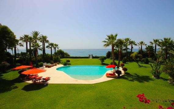 Right Casa Estate Agents Are Selling 653897 - Villa en alquiler en El Paraiso Bajo, Estepona, Málaga, España
