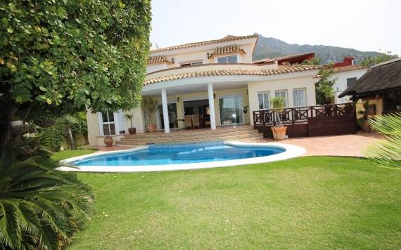 Right Casa Estate Agents Are Selling 750800 - Villa For sale in Istán, Málaga, Spain