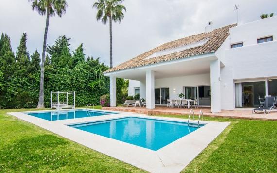 Right Casa Estate Agents Are Selling 768596 - Villa For rent in Puerto Banús, Marbella, Málaga, Spain