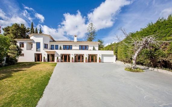 Right Casa Estate Agents Are Selling 776613 - Villa For rent in San Pedro Playa, Marbella, Málaga, Spain