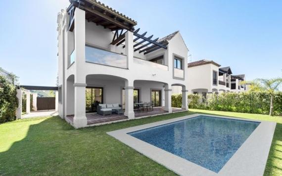 Right Casa Estate Agents Are Selling 834466 - Semi-Detached For sale in West Estepona, Estepona, Málaga, Spain