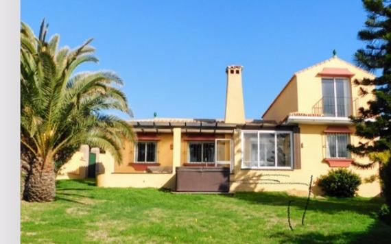 Right Casa Estate Agents Are Selling 829810 - Villa independiente en venta en Punta Chullera, Manilva, Málaga, España