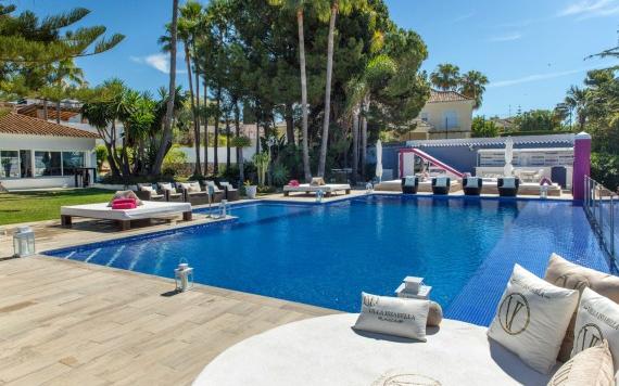Right Casa Estate Agents Are Selling 832694 - Villa en venta en Elviria, Marbella, Málaga, España