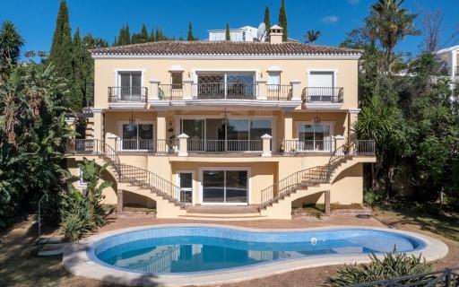 Right Casa Estate Agents Are Selling 834199 - Detached Villa For sale in Benahavís, Málaga, Spain