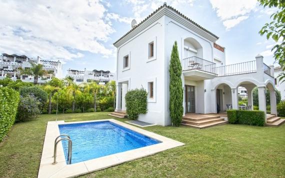 Right Casa Estate Agents Are Selling 870094 - Detached Villa For sale in New Golden Mile, Estepona, Málaga, Spain