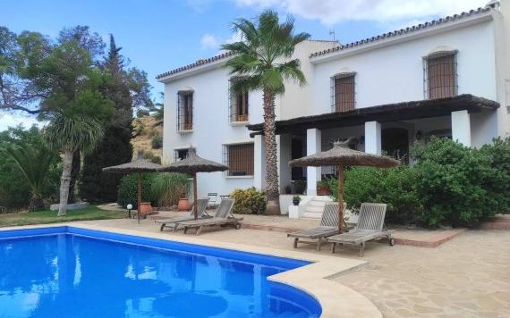 Right Casa Estate Agents Are Selling An exceptional opportunity to purchase an already successful B&B close to Alora. 