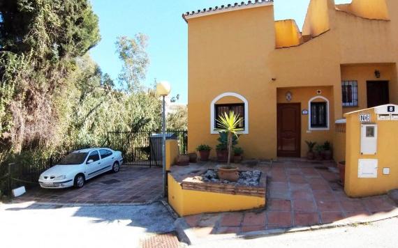 Right Casa Estate Agents Are Selling Beautiful Corner Townhouse in Lower Calahonda!