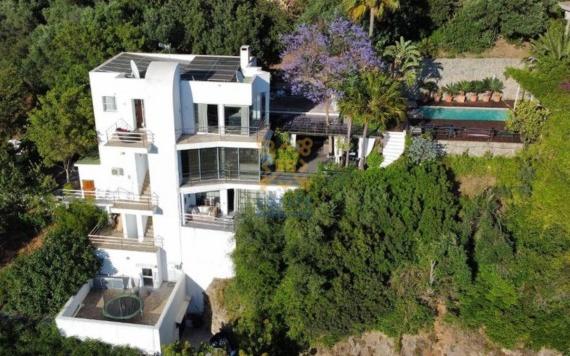 Right Casa Estate Agents Are Selling Renovated contemporary villa in El Rosario, Marbella.