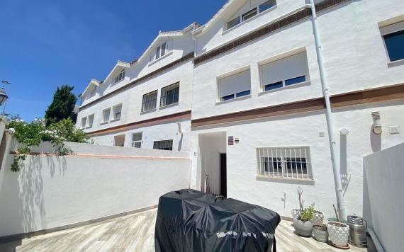 Right Casa Estate Agents Are Selling Bonita y luminosa Casa adosada con 5 habitaciones en Manilva