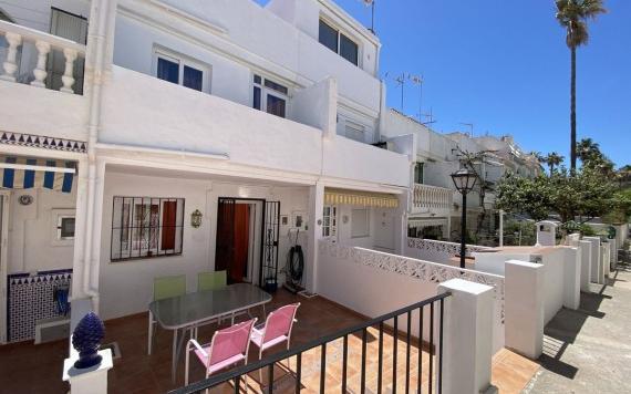 Right Casa Estate Agents Are Selling Hermosa casa adosada junto a la playa con 2 habitaciones en La Duquesa, Costa del Sol