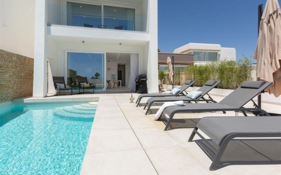 Right Casa Estate Agents Are Selling Amazing South-facing PART-ATTACHED villa in Riviera del Sol