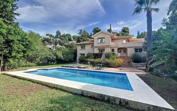 Right Casa Estate Agents Are Selling Preciosa Villa con 4 habitaciones en Mijas