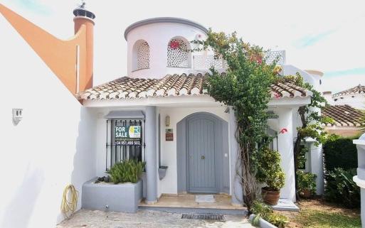 Right Casa Estate Agents Are Selling Beautifully renovated Andalusian-style townhouse in Calahonda with sea views!