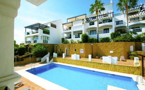 Right Casa Estate Agents Are Selling Precioso apartamento de 3 dormitorios en Alto de los Monteros, Marbella