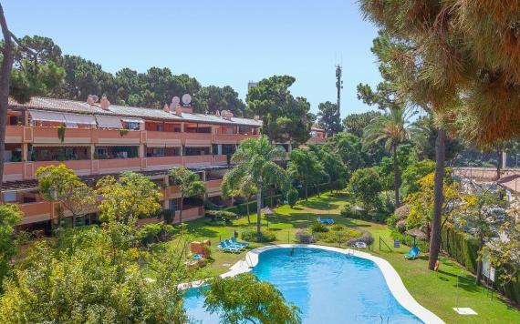 Right Casa Estate Agents Are Selling Charming penthouse located right in the heart of Elviria, Marbella