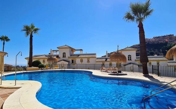 Right Casa Estate Agents Are Selling Bright 2 bedroom apartment with spacious terrace and excellent sea views in Calahonda