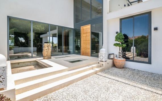 Right Casa Estate Agents Are Selling Amazing 4 bedroom villa in Elviria