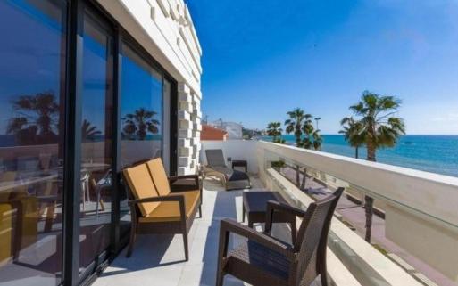 Right Casa Estate Agents Are Selling Stunning frontbeach detached house in La Cala del Moral