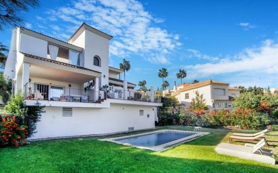 Right Casa Estate Agents Are Selling Luxury 5 bedroom detached villa in Sotogrande