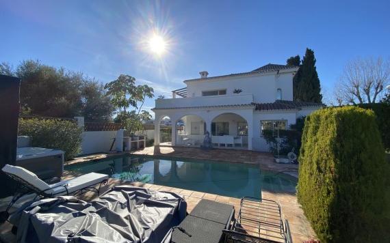 Right Casa Estate Agents Are Selling Stunning 6 bedroom villa in El Paraiso