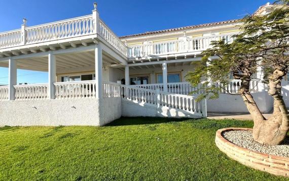 Right Casa Estate Agents Are Selling Stunning 6 bedroom detached villa in Mijas