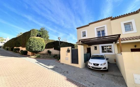 Right Casa Estate Agents Are Selling Lovely Semi detached townhouse in Jarales de Calahonda.