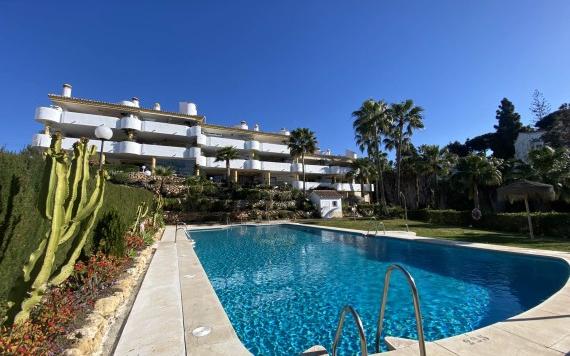 Right Casa Estate Agents Are Selling 3 bedroom apartment in lower Calahonda with golf and sea views 