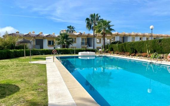 Right Casa Estate Agents Are Selling 3 bedroom apartment in lower Calahonda with golf and sea views 