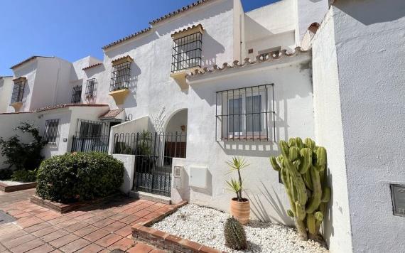 Right Casa Estate Agents Are Selling Impresionante adosado de 3 dormitorios en Casares Playa