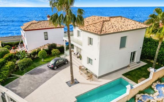 Right Casa Estate Agents Are Selling Stunning 5 bedroom detached villa in El Faro