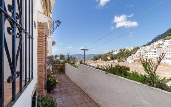 Right Casa Estate Agents Are Selling Spectacular investment opportunity: 3 bedroom townhouse in Mijas Pueblo