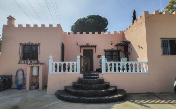 Right Casa Estate Agents Are Selling Hermosa Villa en venta en Alhaurin De La Torre!