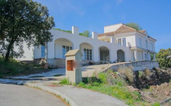 Right Casa Estate Agents Are Selling Large Villa For Sale In Alhaurin El Grande, Malaga