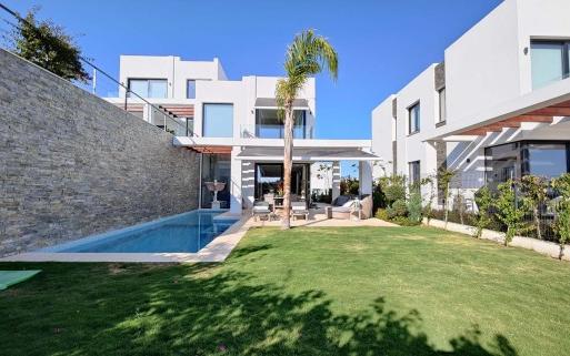 Right Casa Estate Agents Are Selling Contemporary Semi-Detached Property For Sale In Green Hills, Calahonda