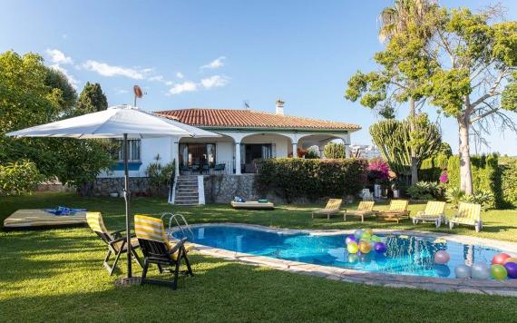 Right Casa Estate Agents Are Selling 7 bedroom, 6 bathroom villa in Marbella on one level on a corner plot.