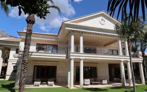 Right Casa Estate Agents Are Selling Magnificent villa with sea views in the urbanization Sierra Blanca, Marbella.